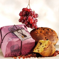 Rustico Collection: Panettone with raisins soaked in red wine